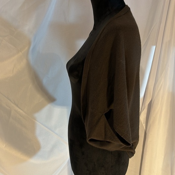 2/$30 Anne Taylor Loft Brown Short Sleeve Shrug Size M/L - Picture 5 of 6